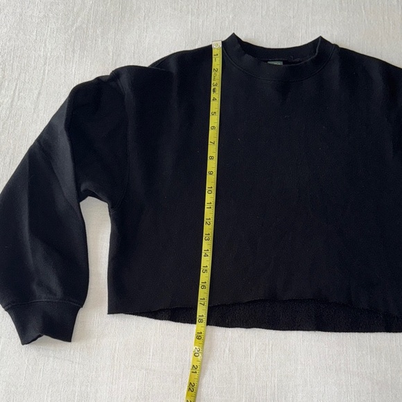 🖤 Women’s Wild Fable Black Cropped Sweatshirt – Size XS - Picture 2 of 6